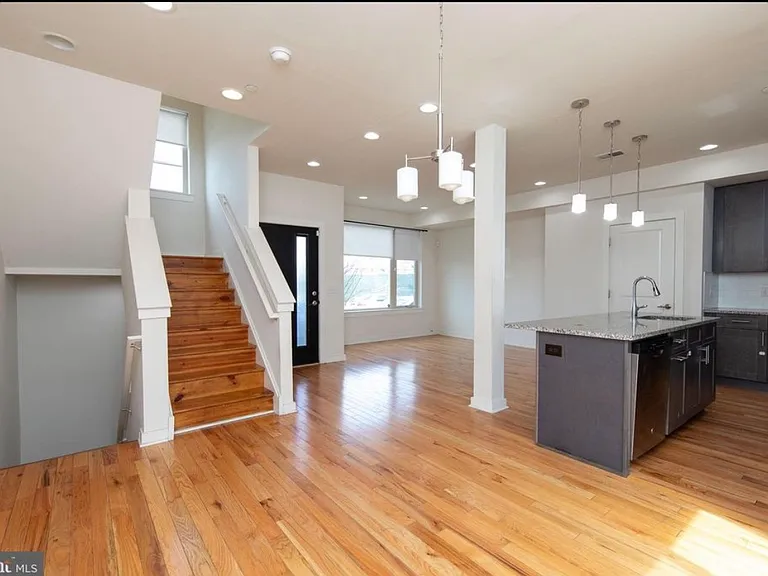 2663 Amber St — Photo 7
