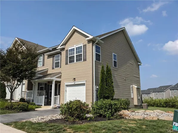 2277 Rising Hill Rd, Whitehall, PA 18052