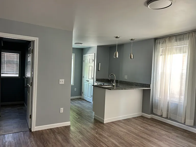 121 Tell St #1R — Photo 13