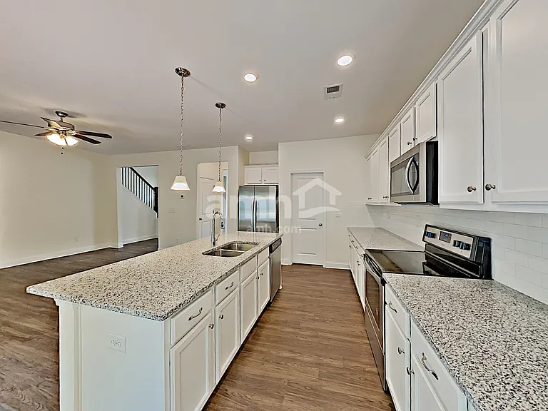 704 Sierra Ct — Photo 7