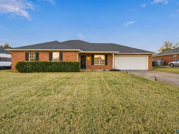 647 Gooch Ln, Madison, AL 35758