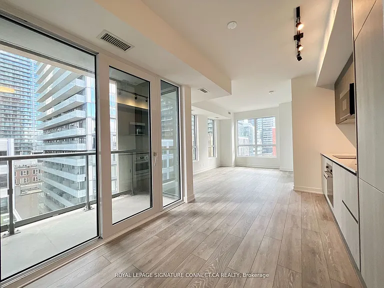 108 Peter St #1107 — Photo 1