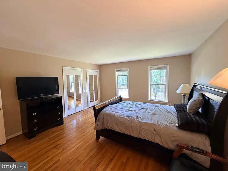 10802 Hunt Club Rd — Photo 32