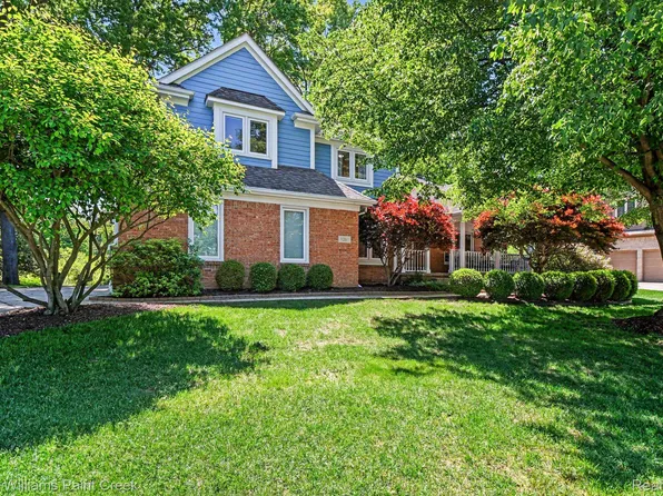1091 American Elm St, Lake Orion, MI 48360