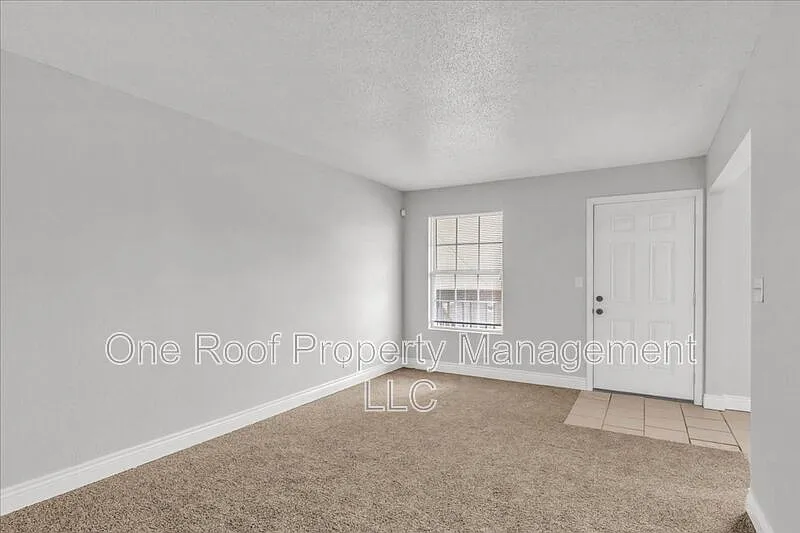 2 bed, 1.0 bath, 740 sqft, $995 — Photo 2