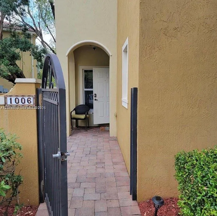 Tuscan Villas Condo — Photo 1