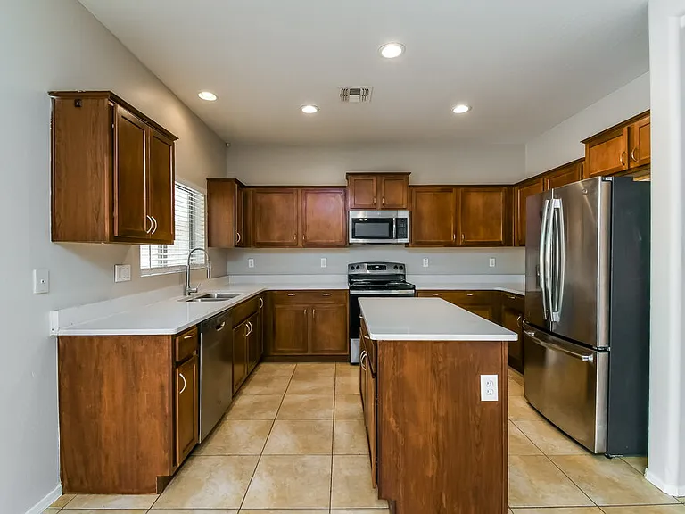 5206 W Glass Ln — Photo 8