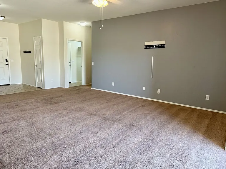 1721 N Eloisa Ln — Photo 5