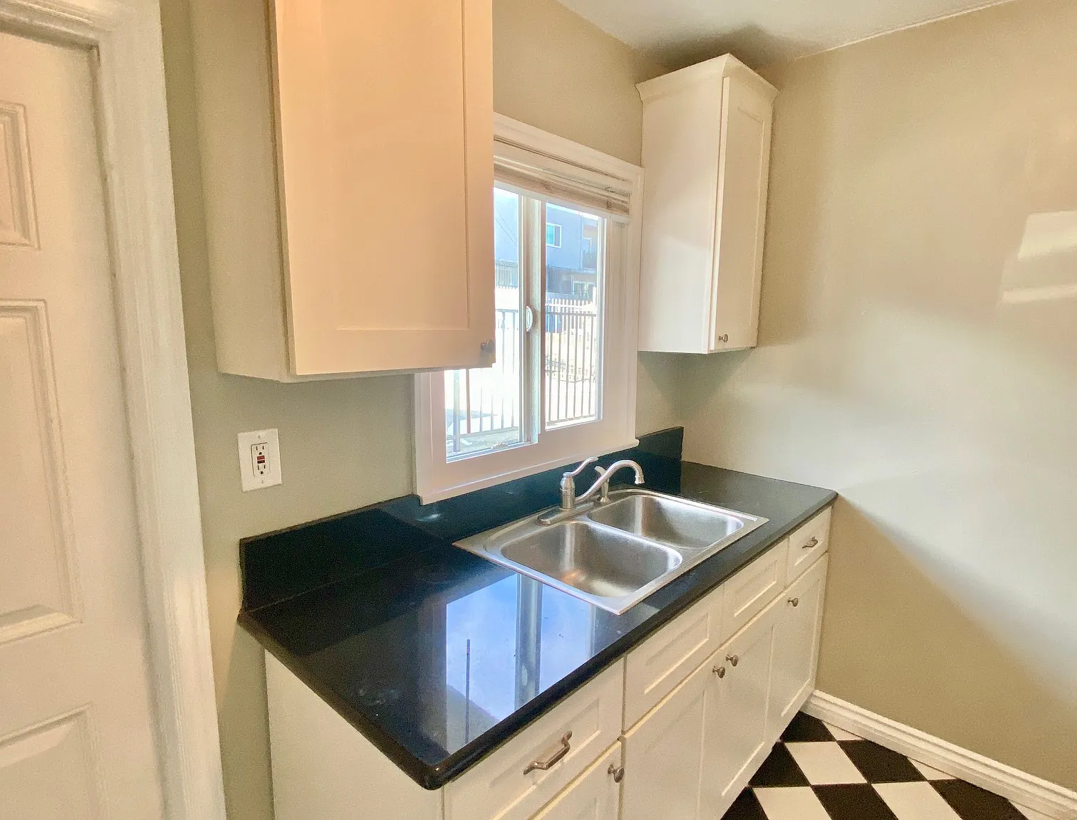 1 bed, 650 sqft, $1,750 — Photo 3