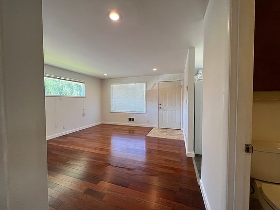 5th image of 3201 Nassau St #H