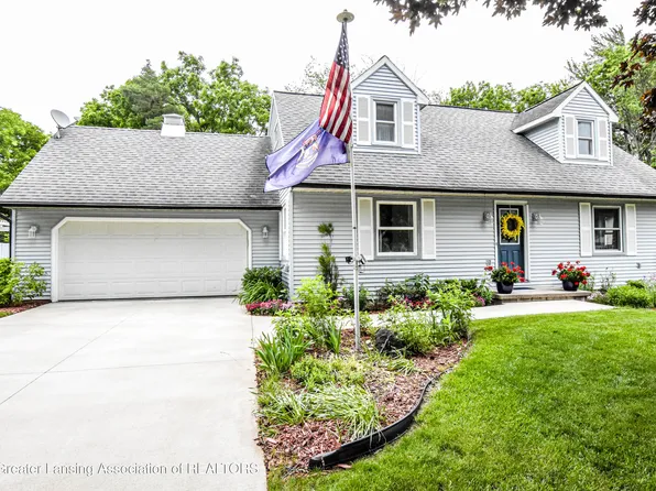 1820 Schoolcraft St, Holt, MI 48842