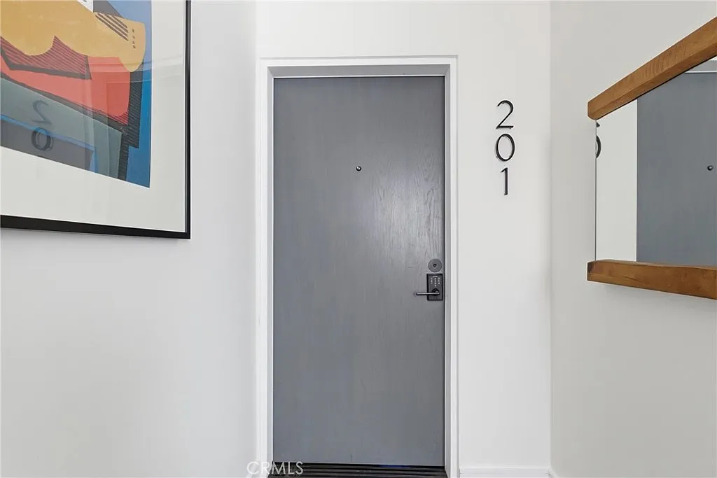 Building Photo - 2432 Penmar Ave #201