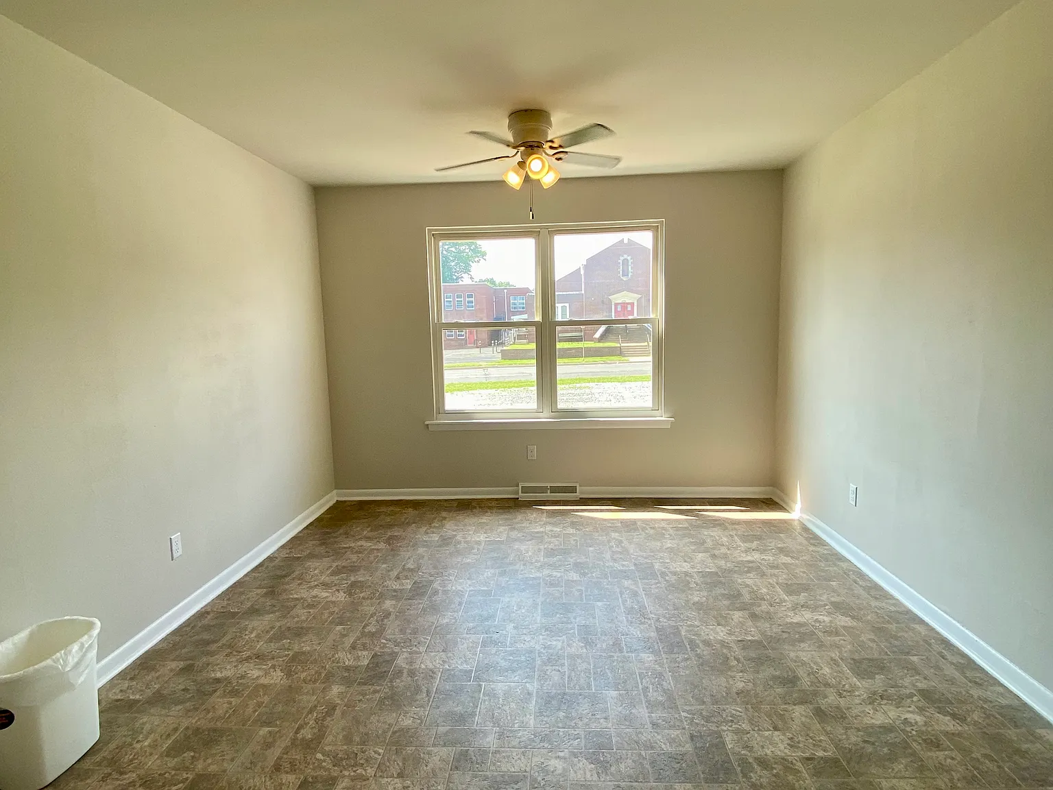1 bed, 932 sqft, $1,550 — Photo 4