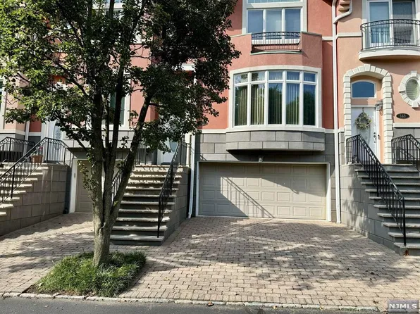 149 Brownstone Ct, Old Tappan, NJ 07675