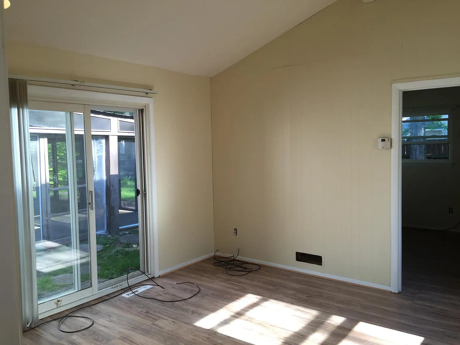 1 bed, 900 sqft, $1,095 — Photo 2