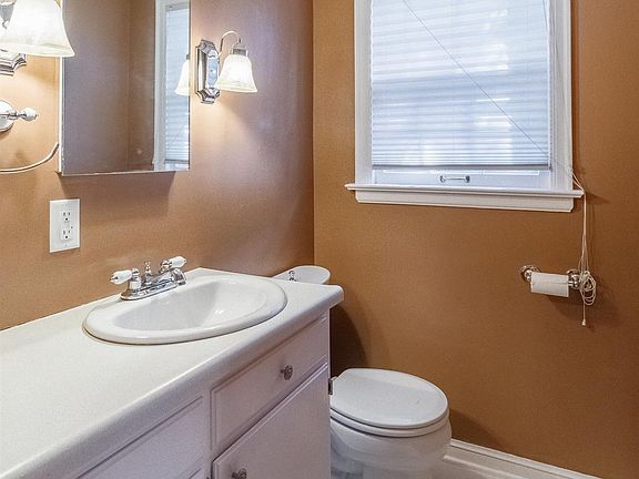 4th image of 2500 Bradfield Dr