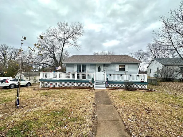 403 E Spencer St, Cuba, MO 65453