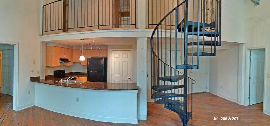 4 bed, 1300 sqft, $2,316 — Photo 2