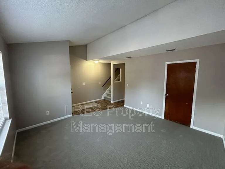 816 W 25th St — Photo 33