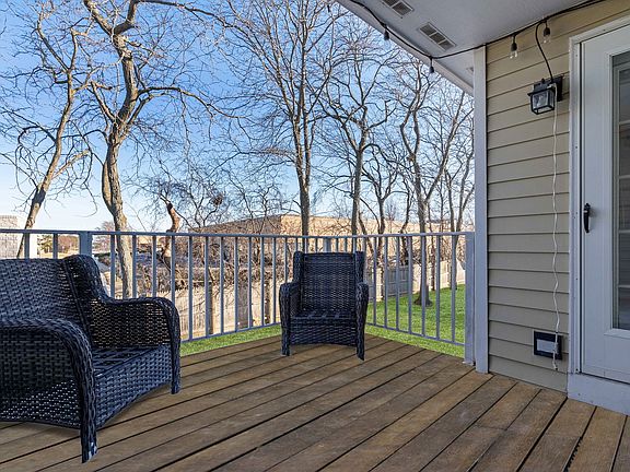 5th image of 658 Portage Ct