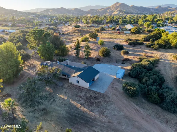 33201 Barber Rd, Agua Dulce, CA 91390