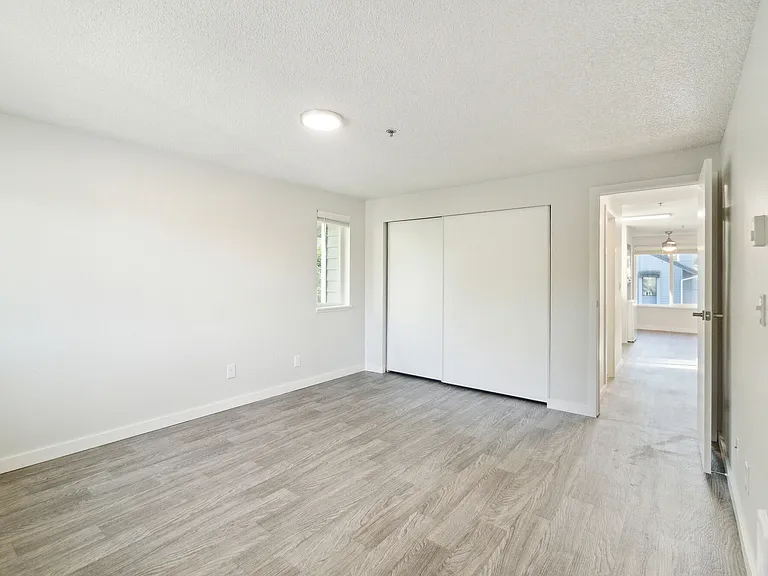 Spinnaker Apartments — Photo 8