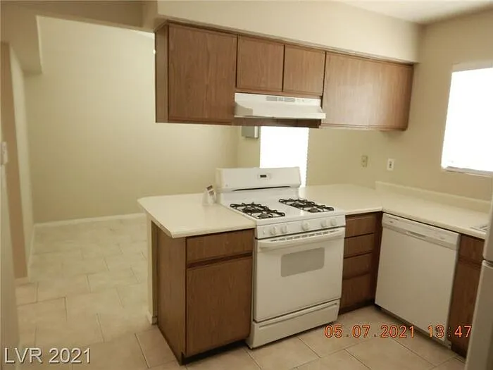 525 Dutchman Ave — Photo 7