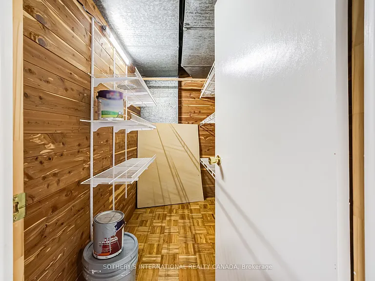 25 Abinger Cres — Photo 39