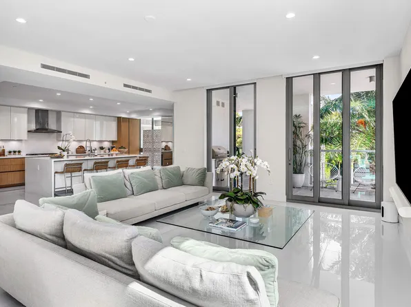 475 E Royal Palm Road #206, Boca Raton, FL 33432