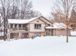 7316 E Franklin Cir, Eden Prairie, MN 55346