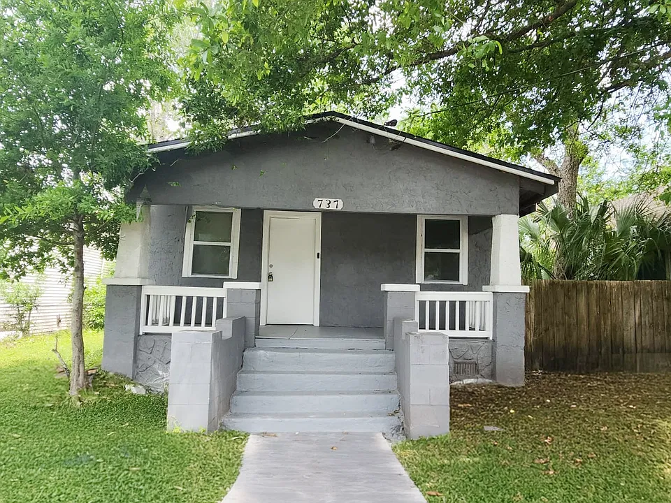 737 Baker Ave