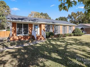 9111 Sandburg Ave, Charlotte, NC 28213