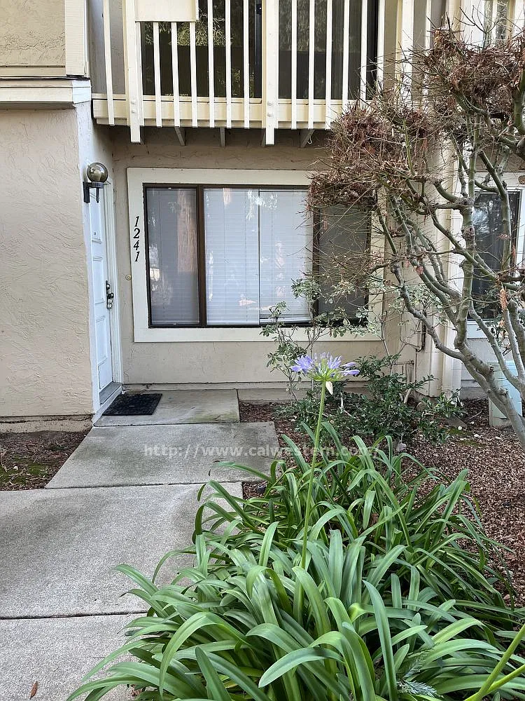 1241 Crescent Ter photo 1
