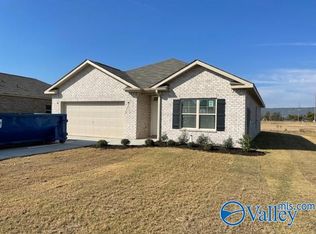 102 Cave Springs Cir, Owens Cross Roads, AL 35763