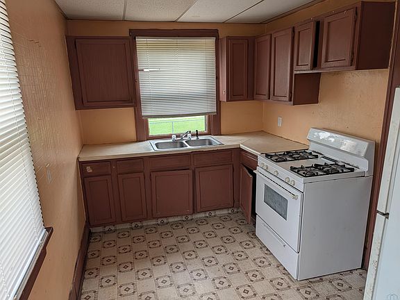 5th image of 812 17th St