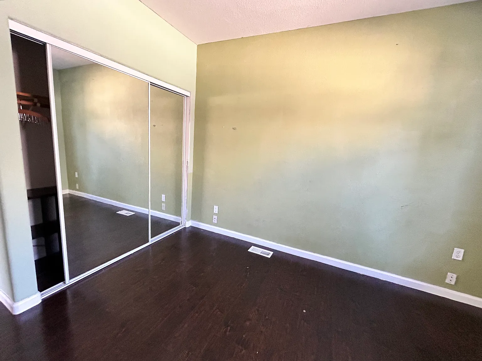 1 bed, 2800 sqft, $1,599 — Photo 4