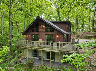 425 Hemlock Ln, Sevierville, TN 37876