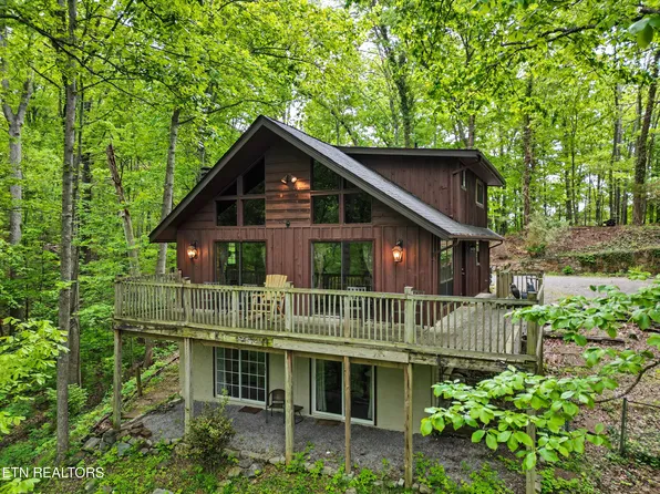 425 Hemlock Ln, Sevierville, TN 37876