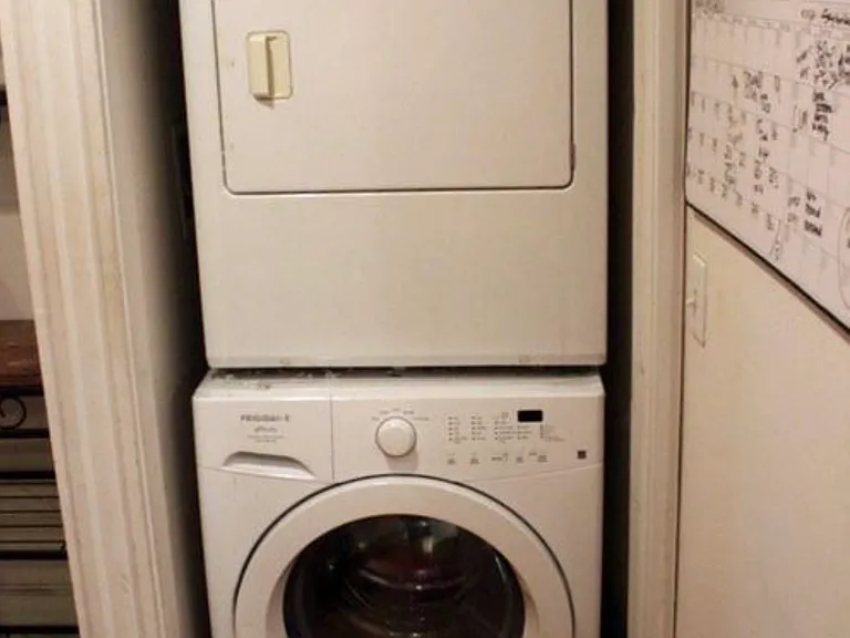 135 W 8th St #1 — Photo 5