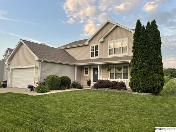 5827 S 157th St, Omaha, NE 68135