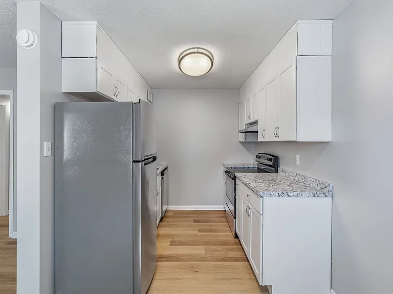 2716 Holbrook Dr #6 — Photo 8