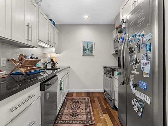 3rd image of 841 Parker St APT 203