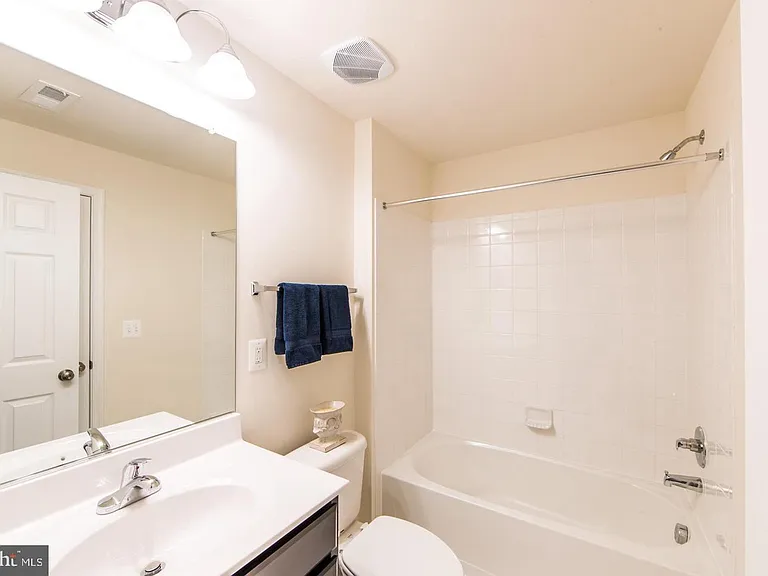 206 Apsley Ter — Photo 12