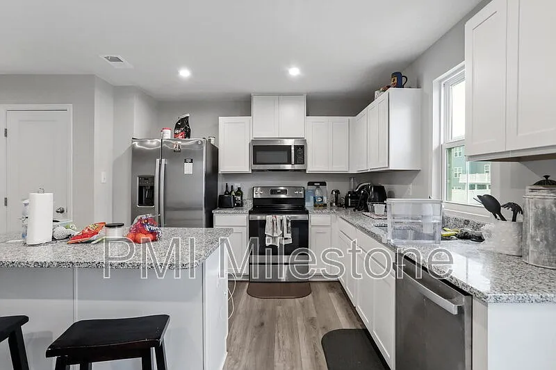 3 bed, 2.5 bath, 1442 sqft, $1,830 — Photo 4