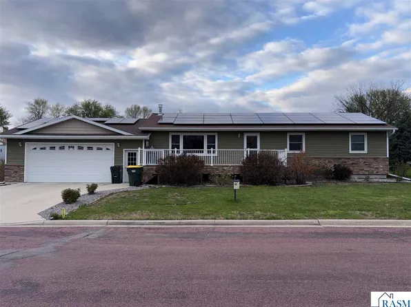 219 5th St SE, Madelia, MN 56062