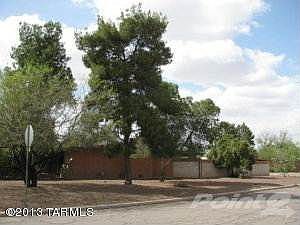 From Olsen Avenue to the back wall