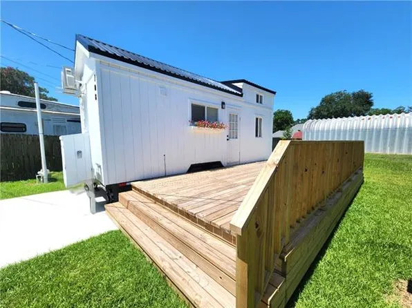 708 E 1st St, Belle Chasse, LA 70037