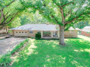 825 Edgewood Dr, Ponca City, OK 74604