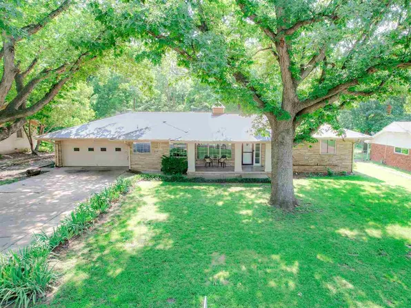 825 Edgewood Dr, Ponca City, OK 74604