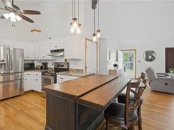 13206 Parallel Pkwy, Kansas City, KS 66109